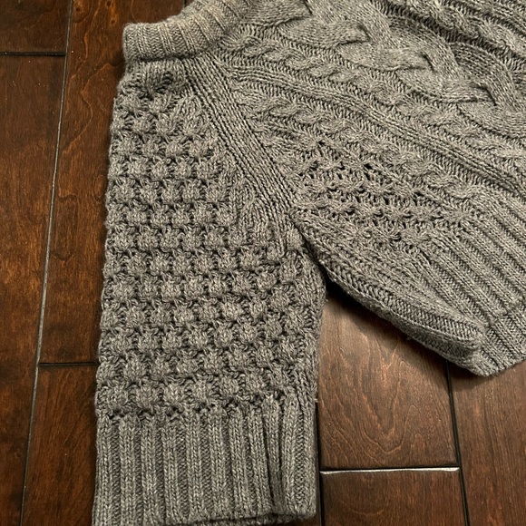 Grey Banana Republic women’s  sweater size XS  cropped wide sleeve - Picture 3 of 4